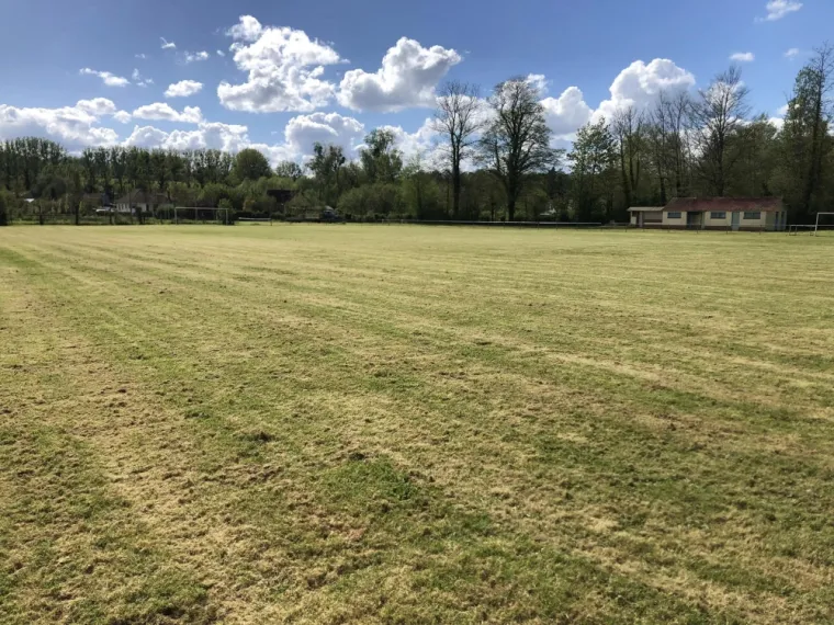 Tonte de stade de foot à Béthune, Hesdin, Laurent Paysagiste